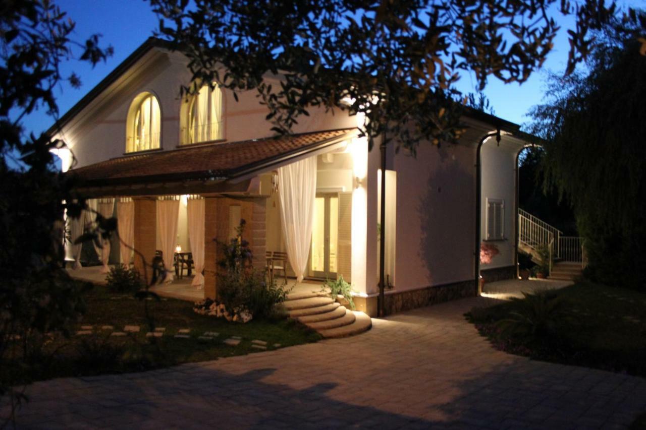I Salici Villa Marina di Massa Esterno foto